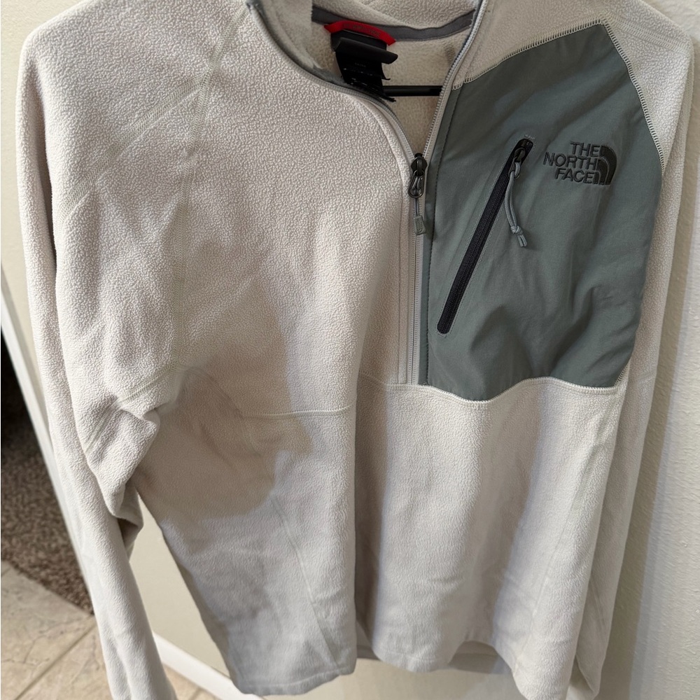 Men’s The North Face Gray and White Fleece Pullover
